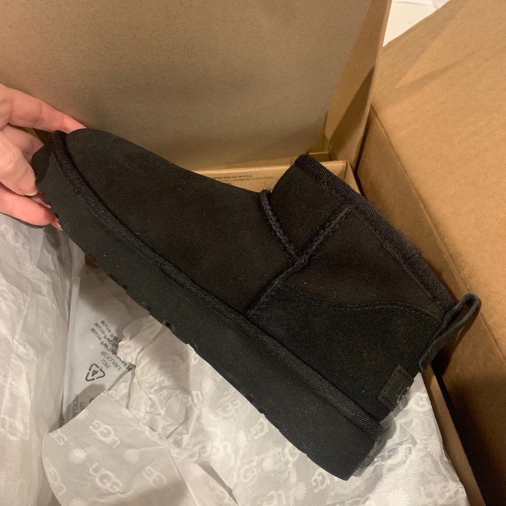 UGG ultra mini black 7 new
